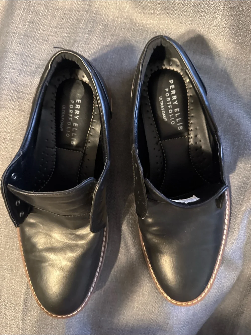 Perry Ellis sleek leather